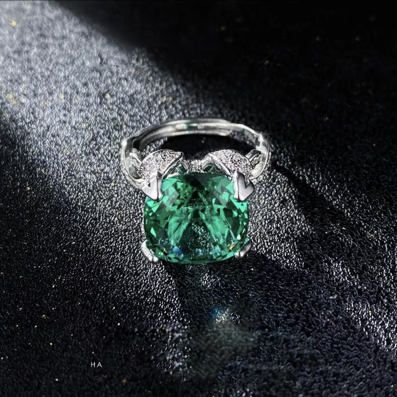 Luxury French-style 15-carat stud earrings, elegant and versatile ring, emerald square gemstone necklace