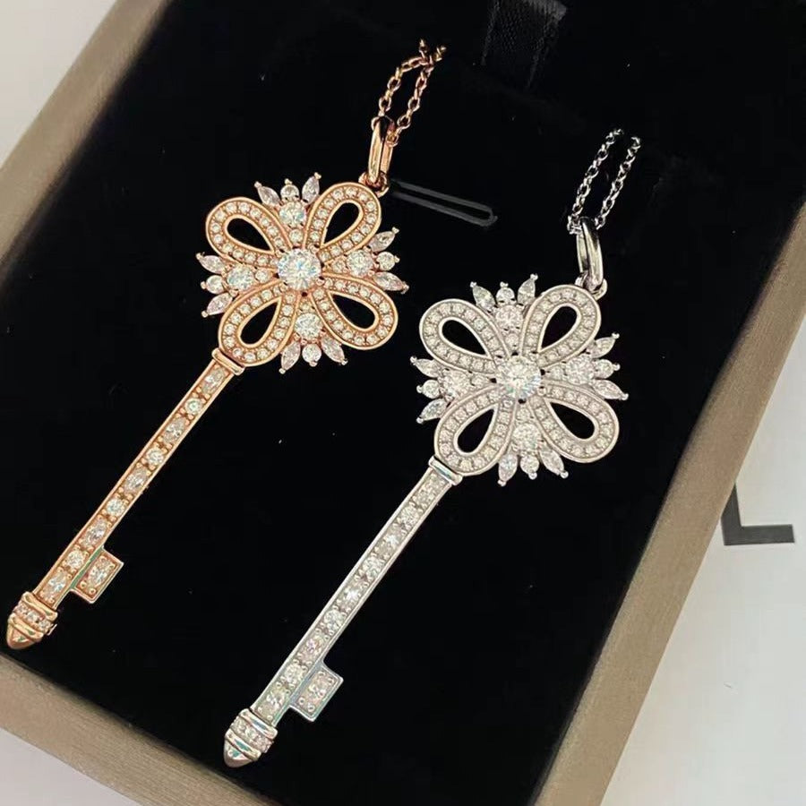 Rose gold and silver key Victoria full diamond necklace for women, zircon, understated luxury, niche, high-end style.