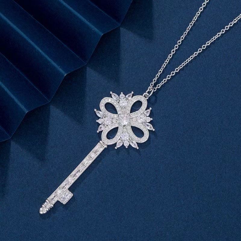 Rose gold and silver key Victoria full diamond necklace for women, zircon, understated luxury, niche, high-end style.