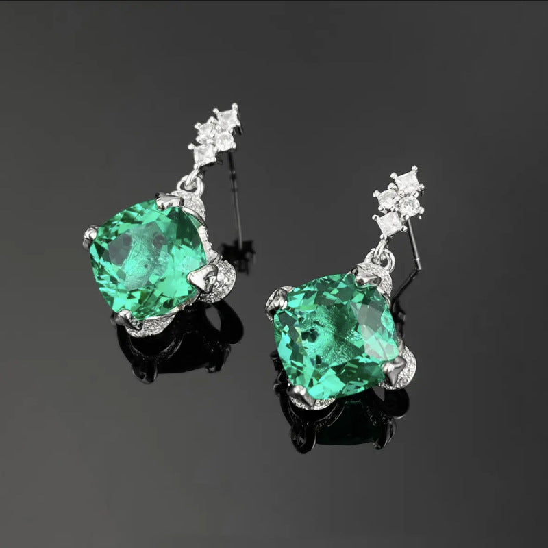 Luxury French-style 15-carat stud earrings, elegant and versatile ring, emerald square gemstone necklace