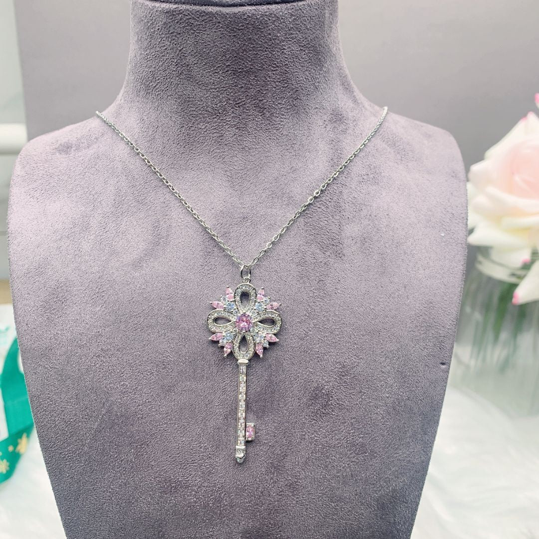 Rose gold and silver key Victoria full diamond necklace for women, zircon, understated luxury, niche, high-end style.