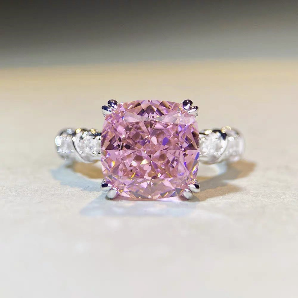 Pink diamond ring, simple cross-shaped ring, four-prong square diamond ring for women, simple and stylish.