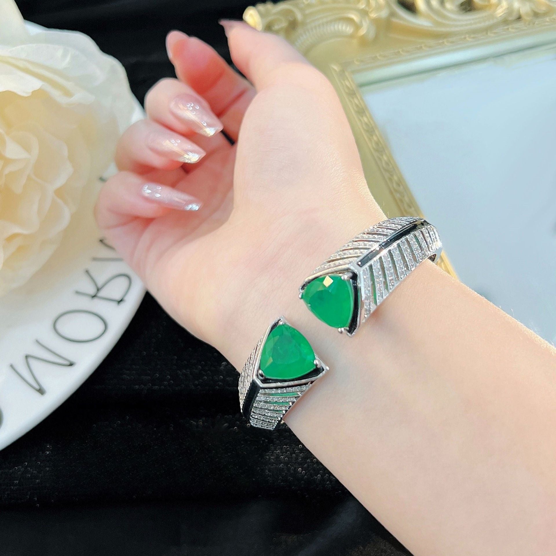 Women's Colombian Muzo green crackled emerald open ring with cotton pattern, luxury bracelet